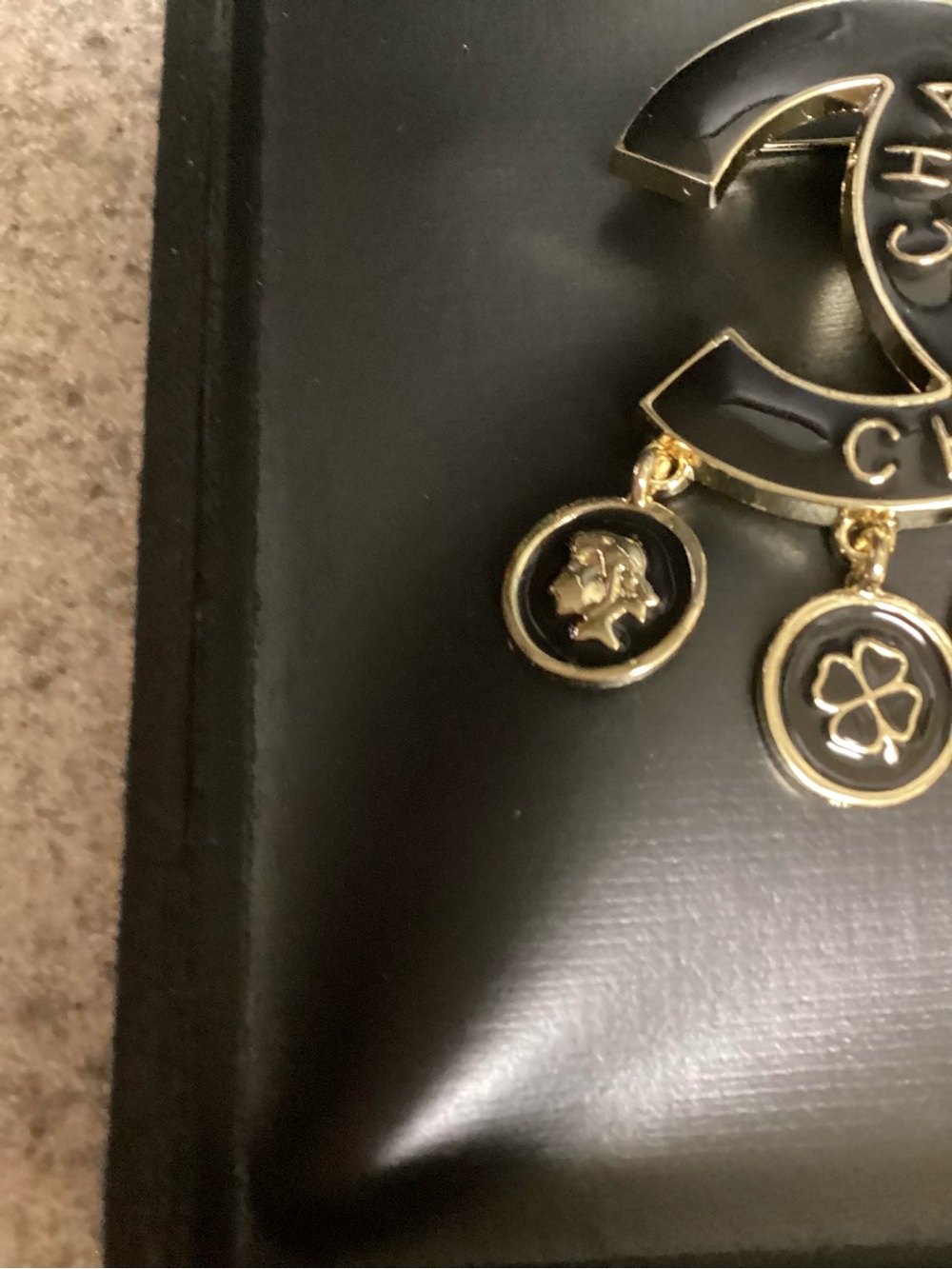 CHANEL Black and Gold CC Logo Charm Brooch - Picture 5 of 7